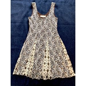 Brown & Cream Lace Flower Mini